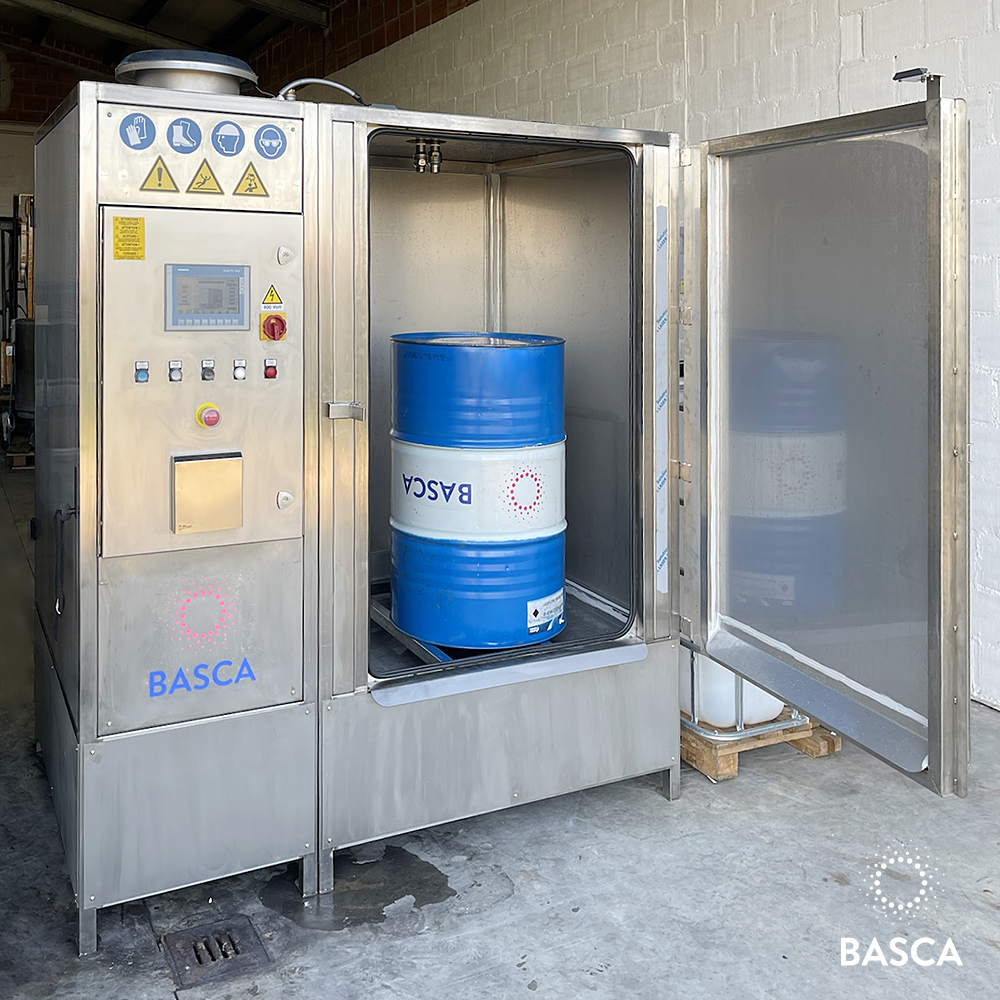 BascaDrums washing cabinet with drum loaded inside